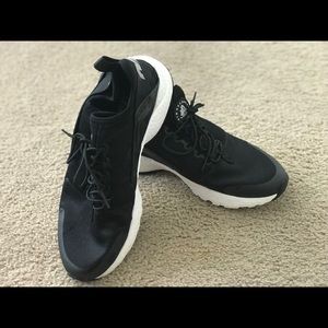 Black Nike Huaraches